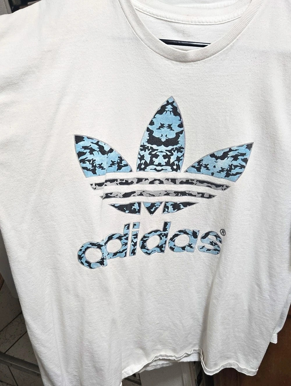 adidas Camo Trefoil Tee Floral Logo Short Sleeve Tee in White & Blue